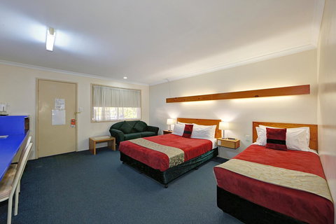 Smart Motels Bert Hinkler - Dalby Accommodation 12