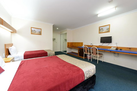 Smart Motels Bert Hinkler - Dalby Accommodation 2