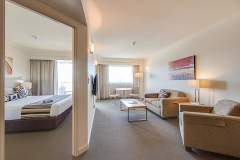 Central Cosmo Apartment Hotel - Dalby Accommodation 2