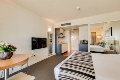 Central Cosmo Apartment Hotel - Dalby Accommodation 4