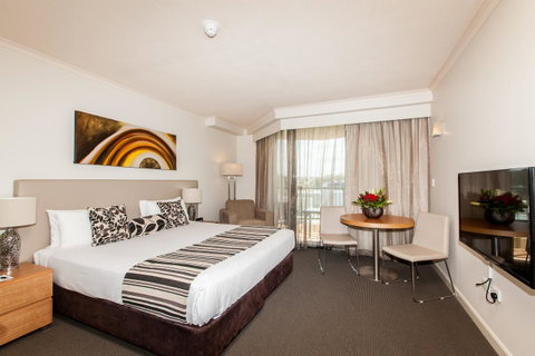 Central Cosmo Apartment Hotel - Dalby Accommodation 1