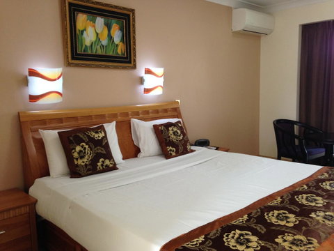 Novena Palms Motel - Dalby Accommodation 10