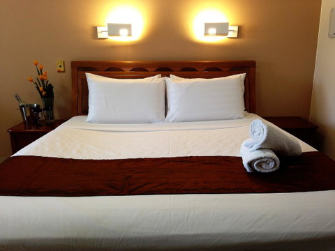 Novena Palms Motel - Dalby Accommodation 12
