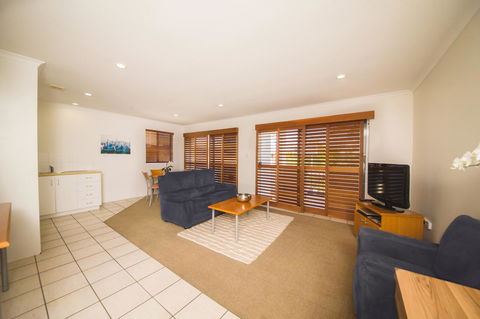 Cosmopolitan Motel & Serviced Apartments - Dalby Accommodation 24