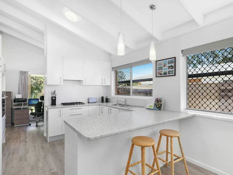 Beautiful Home- Walk To Beach-Short Drive To Noosa - Dalby Accommodation 0