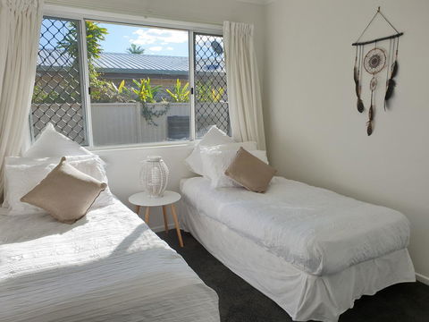 Beautiful Home- Walk To Beach-Short Drive To Noosa - Dalby Accommodation 5