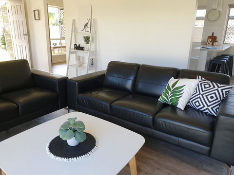 Beautiful Home- Walk To Beach-Short Drive To Noosa - Dalby Accommodation 3