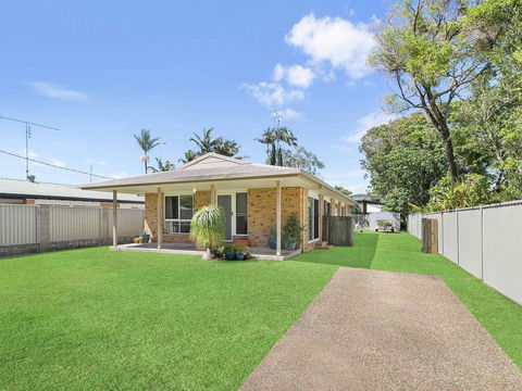 Beautiful Home- Walk To Beach-Short Drive To Noosa - Dalby Accommodation 7