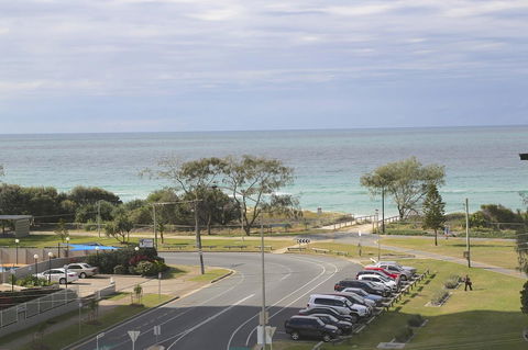 Hi Ho Beach Apartments On Broadbeach - Dalby Accommodation 41