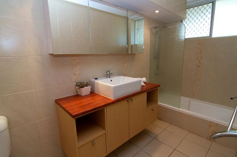 Hi Ho Beach Apartments On Broadbeach - Dalby Accommodation 36