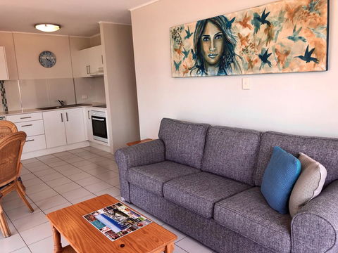 Hi Ho Beach Apartments On Broadbeach - Dalby Accommodation 15