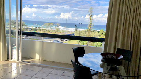 Hi Ho Beach Apartments On Broadbeach - Dalby Accommodation 26