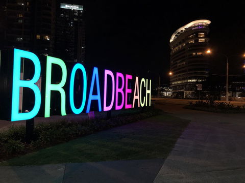Hi Ho Beach Apartments On Broadbeach - Dalby Accommodation 42