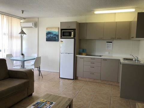 Hi Ho Beach Apartments On Broadbeach - Dalby Accommodation 9