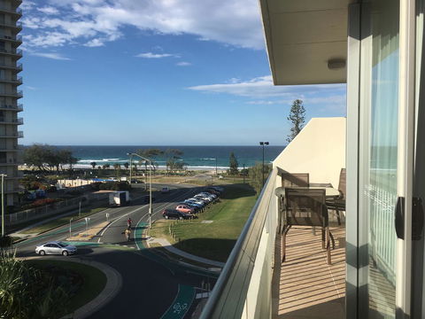 Hi Ho Beach Apartments On Broadbeach - Dalby Accommodation 40