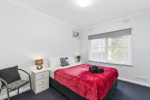 Wattle Grove Villa - Dalby Accommodation 1