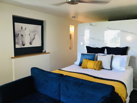 Waves And White Horses Seaview Retreat (adults Only) - Dalby Accommodation 2