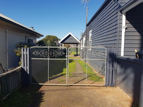 Welcome Stranger Cottage - Dalby Accommodation 2