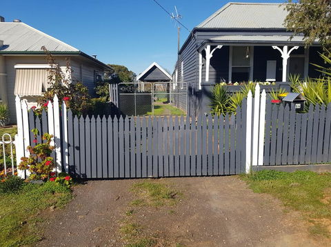 Welcome Stranger Cottage - Dalby Accommodation 1