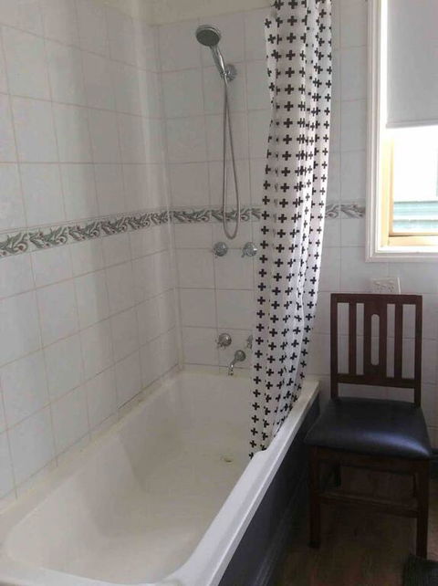 Welcome Stranger Cottage - Dalby Accommodation 3