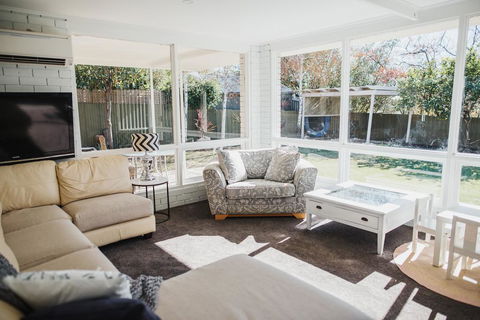 White On Wright Clare - Dalby Accommodation 2