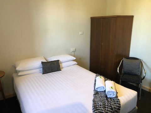 William Farrer Hotel - Dalby Accommodation 1