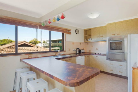 Williams Wonder - Large Beach House - Dalby Accommodation 2