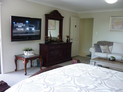 Willowbank Drive Bed & Breakfast - Dalby Accommodation 1