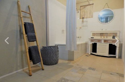 Yamba Hinterland Bush Retreat - Vintage Bus Stay - Dalby Accommodation 3