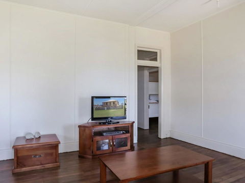 Yamba Pilot Cottage 1 - Pets Welcome - Close To Beach - Dalby Accommodation 1