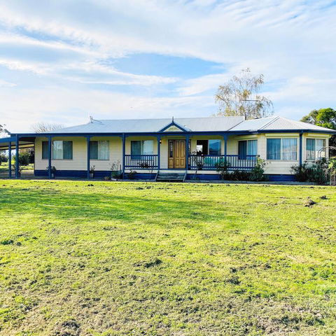 Yarragon 4 Bedroom House In Gippsland - Dalby Accommodation 3