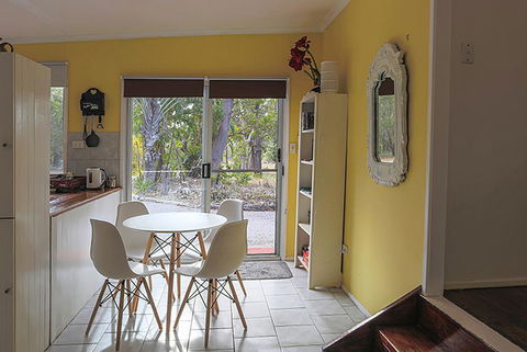 Yellow Cottage - Bush And Beach - Dalby Accommodation 2
