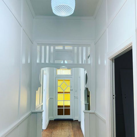 Yellow Door House Adelong - Dalby Accommodation 3