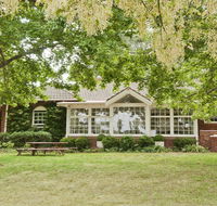 York Cottage - grand gate house and enchanting gardens - Dalby Accommodation