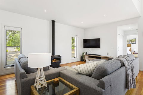 YOU, ME AND THE SEA - BLAIRGOWRIE - Dalby Accommodation 1