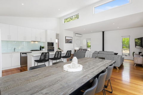 YOU, ME AND THE SEA - BLAIRGOWRIE - Dalby Accommodation 0