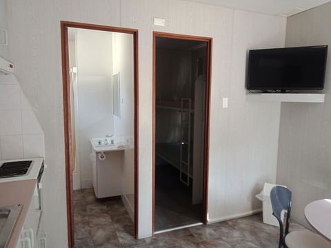 Young Caravan Park - Dalby Accommodation 1