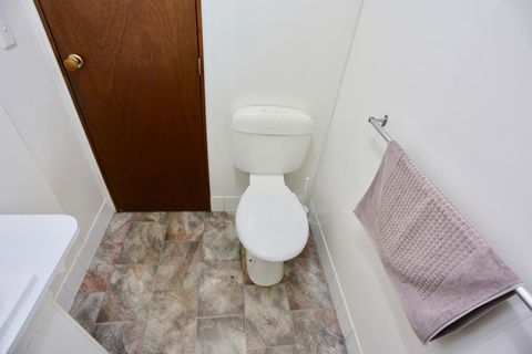 Young Caravan Park - Dalby Accommodation 3