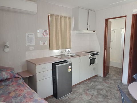 Young Caravan Park - Dalby Accommodation 2
