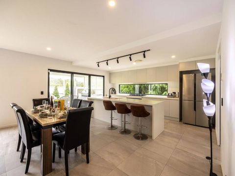 4BR Modern Home Near Parks And Dining With Outdoor Space - Dalby Accommodation 2