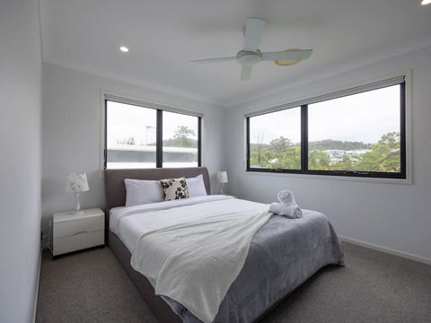 4BR Modern Home Near Parks And Dining With Outdoor Space - Dalby Accommodation 3