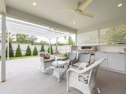 4BR Modern Home Near Parks And Dining With Outdoor Space - Dalby Accommodation 4