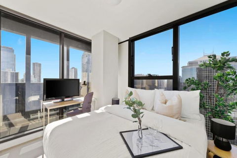 A 2BR Apt On Collins With City Views FREE Parking - Dalby Accommodation 0