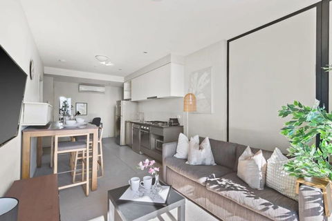 A 2BR Apt On Collins With City Views FREE Parking - Dalby Accommodation 1