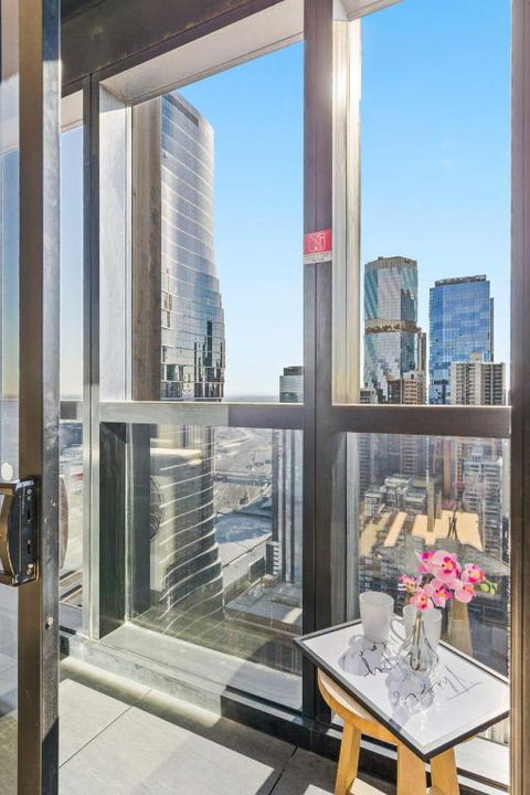A 2BR Apt On Collins With City Views FREE Parking - Dalby Accommodation 4