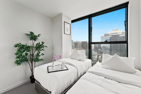A 2BR Apt On Collins With City Views FREE Parking - Dalby Accommodation 3