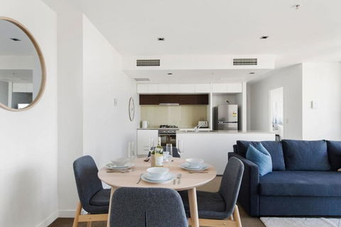A 2BR Apt With Amazing Harbor Views FREE Parking - Dalby Accommodation 3