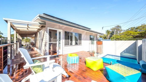 A Beachside Beauty With Pool - Dalby Accommodation 2
