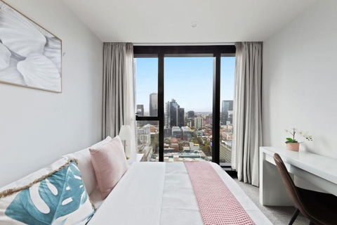 A Chic 2BR Apt Near Melbourne CBD W FREE Parking - Dalby Accommodation 0