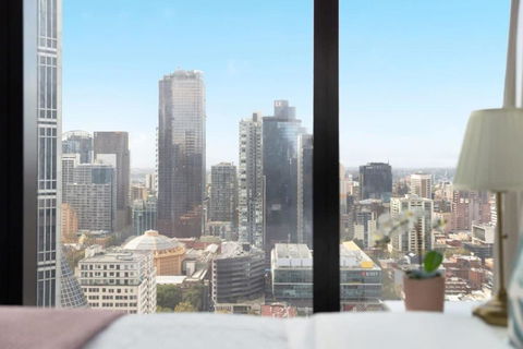 A Chic 2BR Apt Near Melbourne CBD W FREE Parking - Dalby Accommodation 1